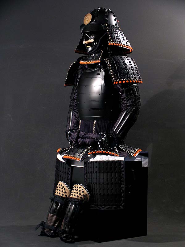 厳星兜黒糸威黒涂鋲缀桶侧二枚胴具足(野武士) - 甲胄工房丸武产业